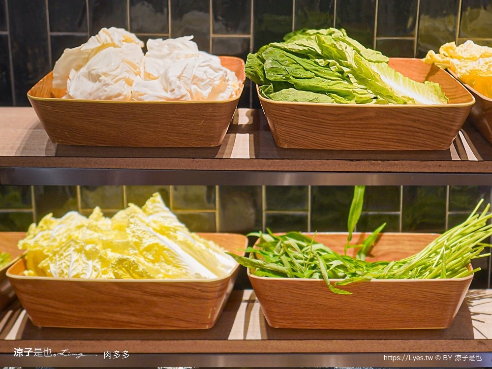 肉多多 台中秀泰店 火鍋 自助吧吃到飽 石頭湯 麻辣火鍋 生日壽星肉蛋糕 親子餐廳 剝蝦服務 高cp值火鍋 會員 打卡禮