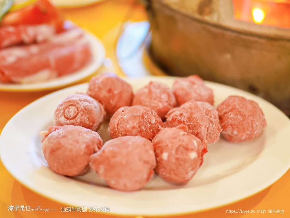 汕頭牛肉劉沙茶火鍋店 菜單 炭燒臉盆火鍋 台中西屯店 扁魚沙茶湯底 大白菜