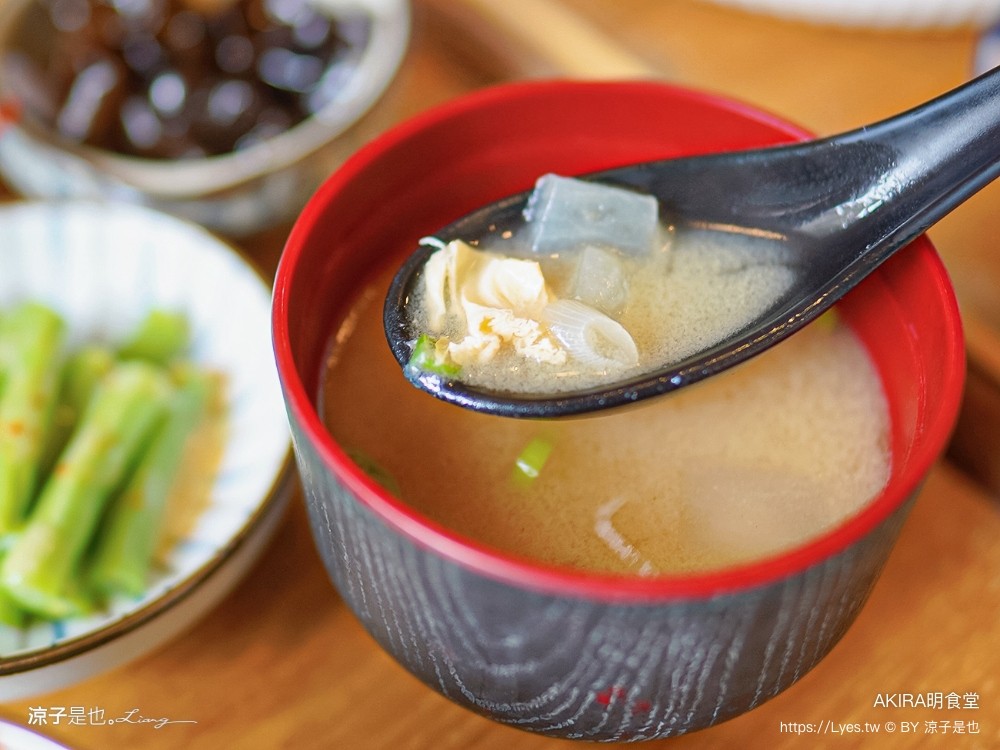 明食堂 日式定食 日式便當 老滷虱目魚肚 炸豬排 akira