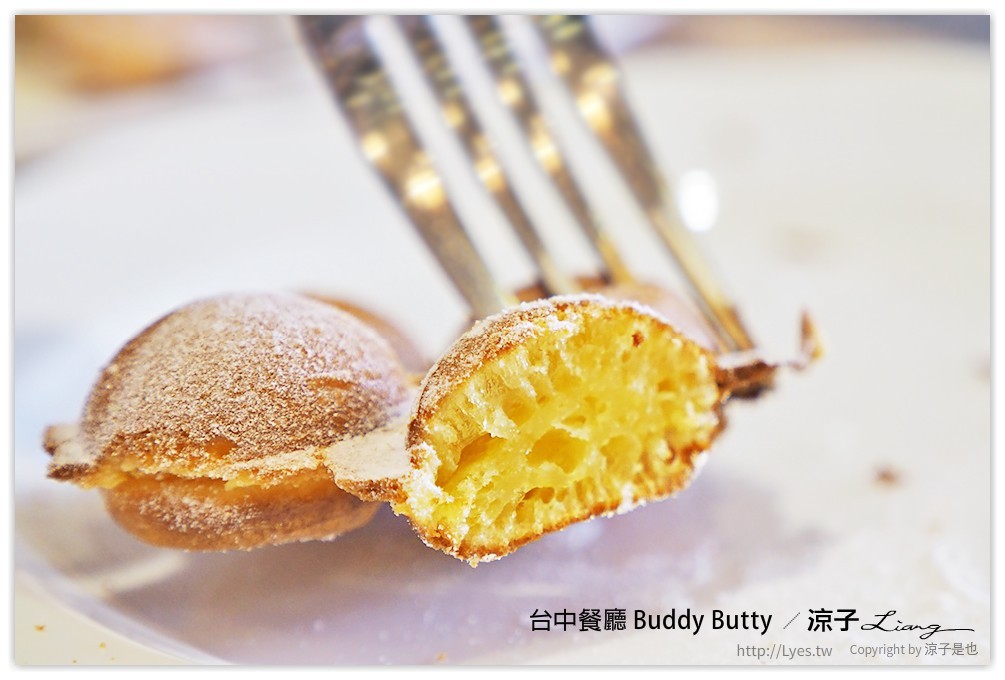 台中-Buddy Butty 英式早午餐 一邊吃美食還可以欣賞倒立天花板的床舖耶XD