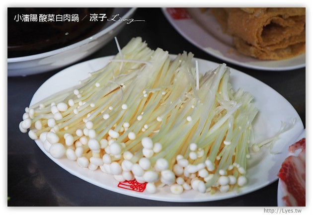 台中-小瀋陽 酸菜白肉鍋-天冷又到了吃火鍋的好時機(搬到太原路囉)