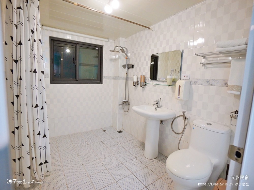 光影民宿 嘉義住宿推薦 布袋民宿 房型 雙人房 四人房 背包客
