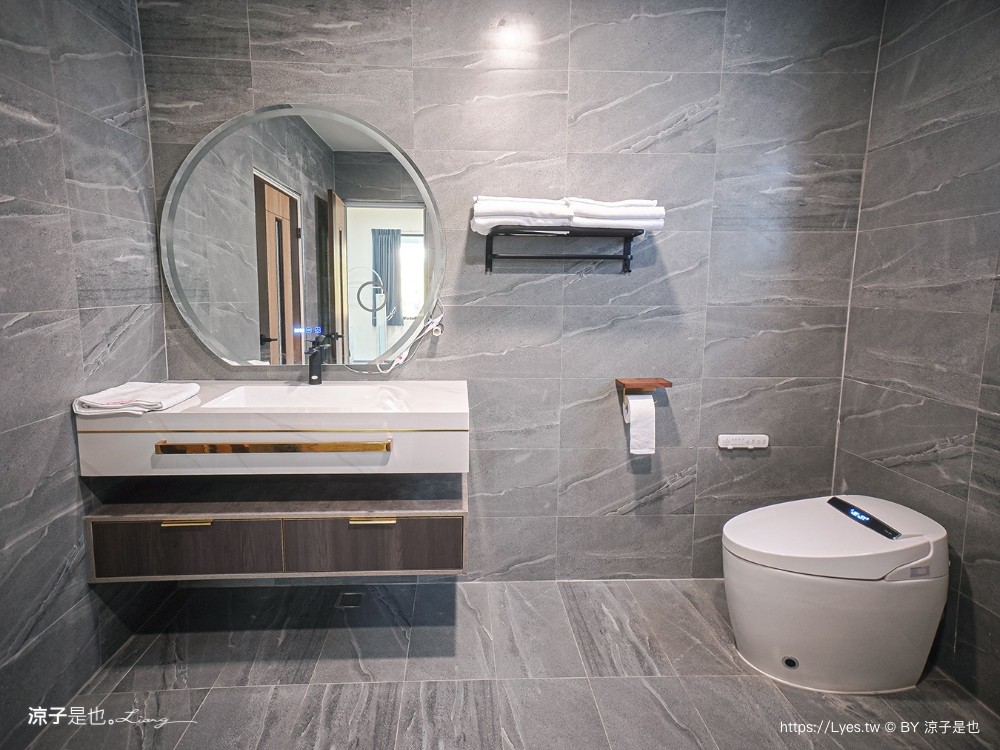 墾丁包棟民宿 屏東住宿 滿州住宿 touch villa 泳池 房型 庭院 卡拉ok 烤肉