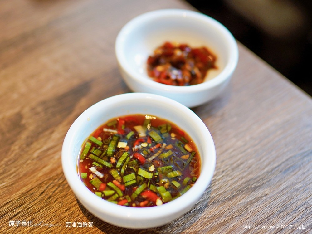 冠津海鮮粥 菜單 冠津麻辣鴨血 台南海鮮粥 台南車站美食 成功路小吃 台南海鮮粥 台南車站美食 成功路小吃