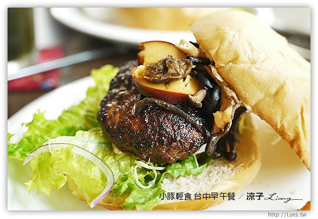 台中-小豚輕食 台中早午餐-厚片鬆餅口感好軟嫩