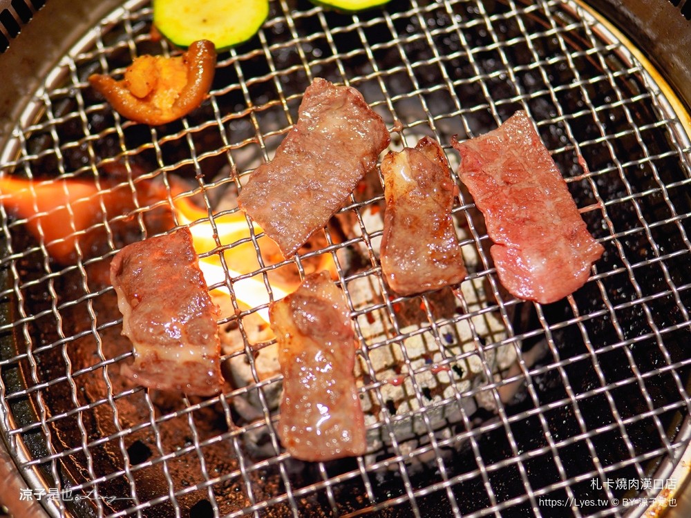 札卡燒肉 漢口店 菜單 台中燒肉餐廳 壽星優惠 迴轉燒肉 雙人套餐 日本a5和牛 和牛臭豆腐