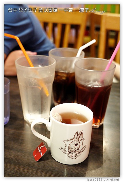 台中-兔子兔子 美式餐廳(台中一中店)-兔子兔子連鎖美式漢堡店