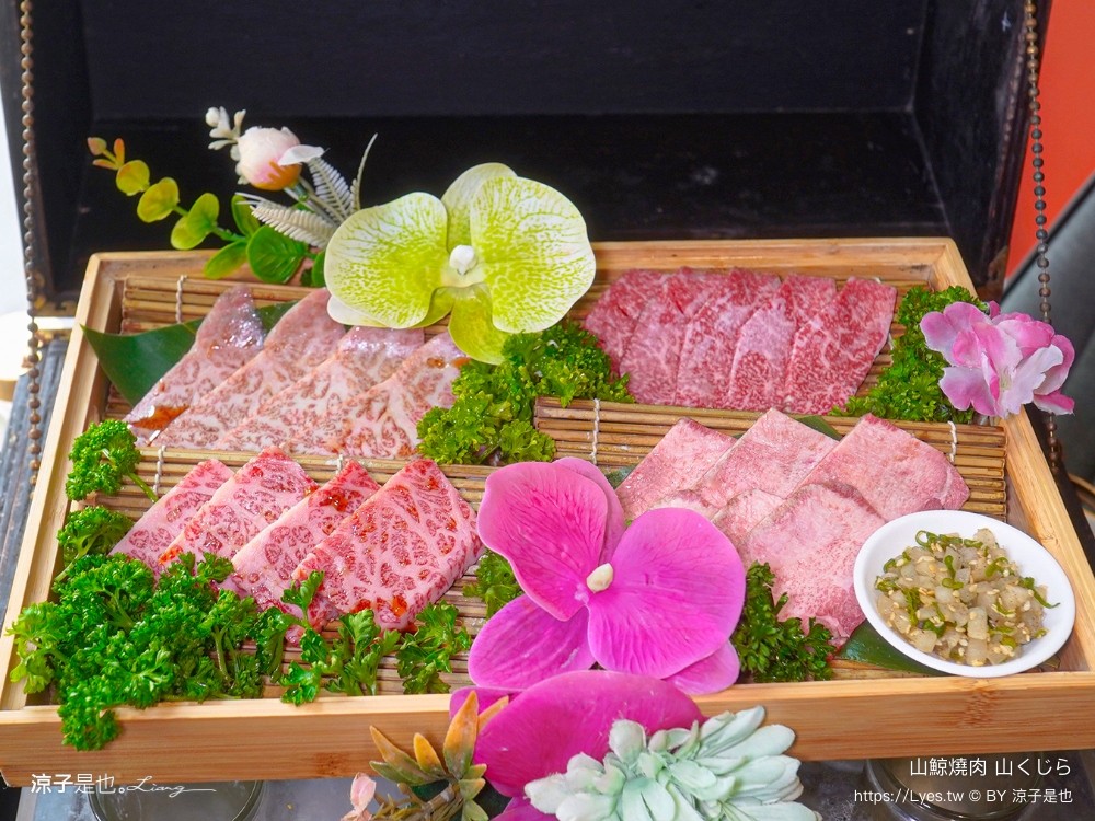 山鯨燒肉 菜單 台中漢口 燒肉美食 生日優惠 停車 訂位 優惠 台中燒肉餐廳推薦 和服 網美必拍 寶箱