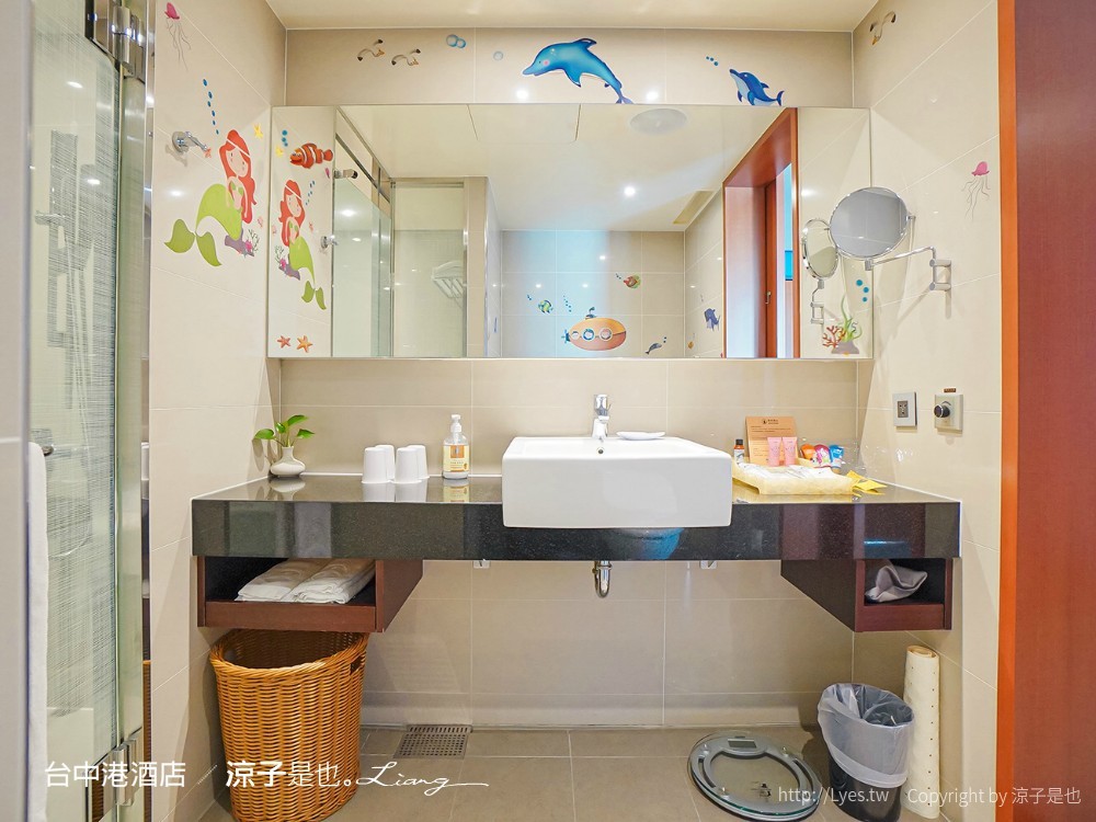 台中港酒店 台中親子飯店 梧棲住宿 海洋親子房、兒童遊戲室 汽車跑道 早餐自助吧吃到飽
