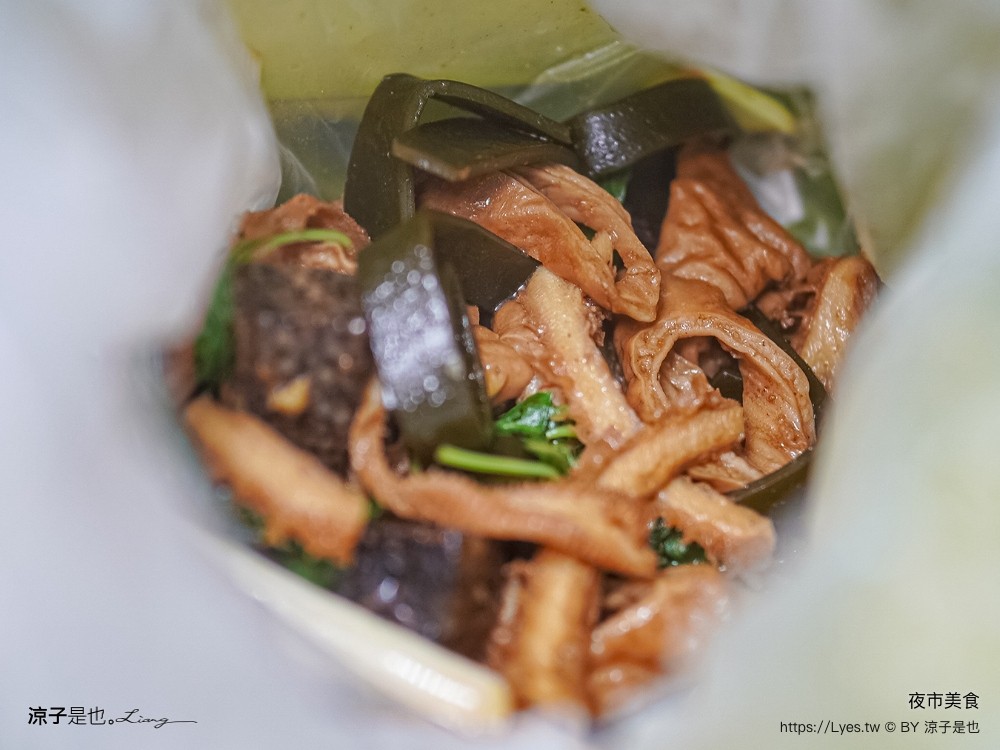 冬山夜市美食 必吃推薦 宜蘭 菜單 泰妃 94旗魚黑輪 石板烤肉 宜大蔥油餅 康拔無骨排骨酥 三杯滷味 黃金燒肉刈包