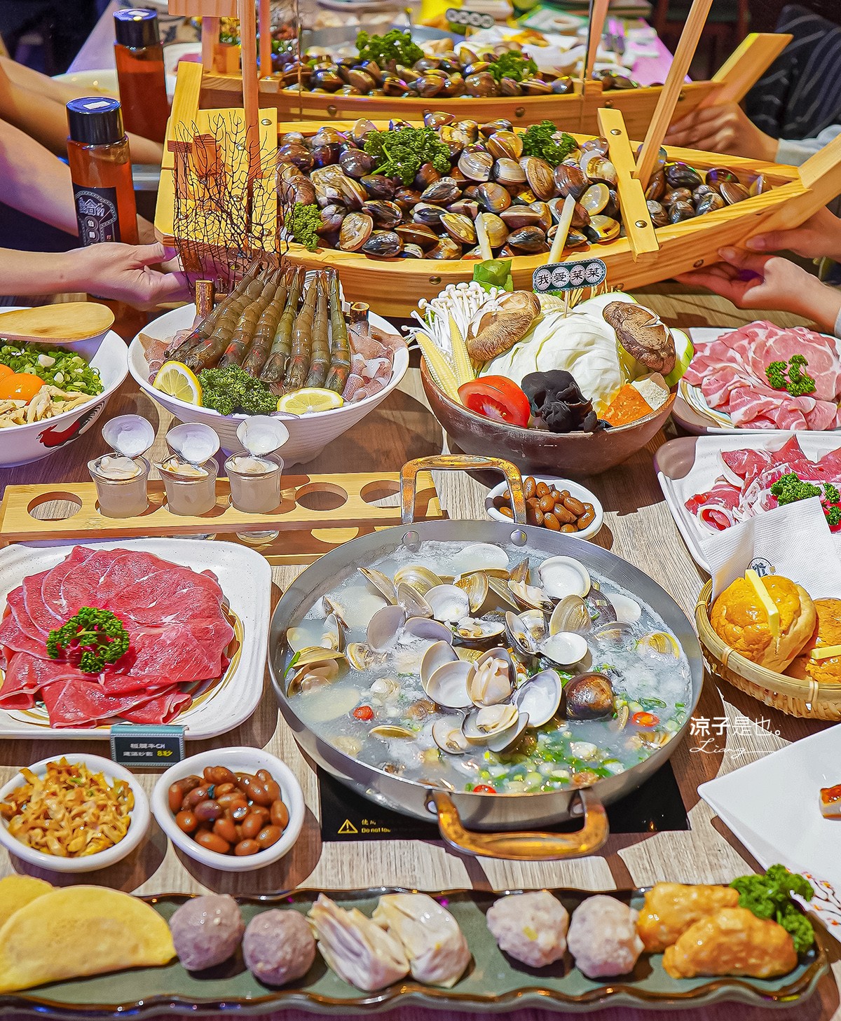 蛤?! Huh Pot 菜單 台中公益路美食 火鍋餐廳 浮誇系卜卜蜆蛤蜊火鍋 港式料理