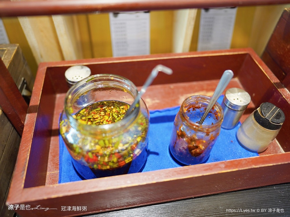 冠津海鮮粥 菜單 冠津麻辣鴨血 台南海鮮粥 台南車站美食 成功路小吃 台南海鮮粥 台南車站美食 成功路小吃