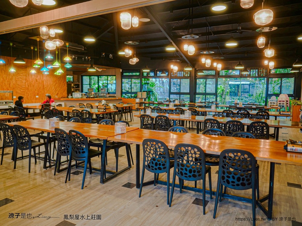 鳳梨屋水上莊園 宜蘭景點 一日遊 鳳梨屋門票 戲水池 動物園 水豚君 網美景點 水簾鞦韆 鳳梨泳池 餵羊 宜蘭豪華懶人露營 Villa 網美景點