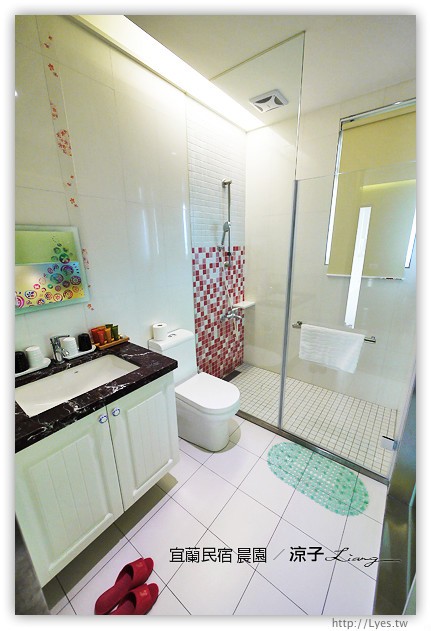 宜蘭民宿-晨園民宿-靠近傳藝中心，每間房都有陽台可以放空的宜蘭民宿