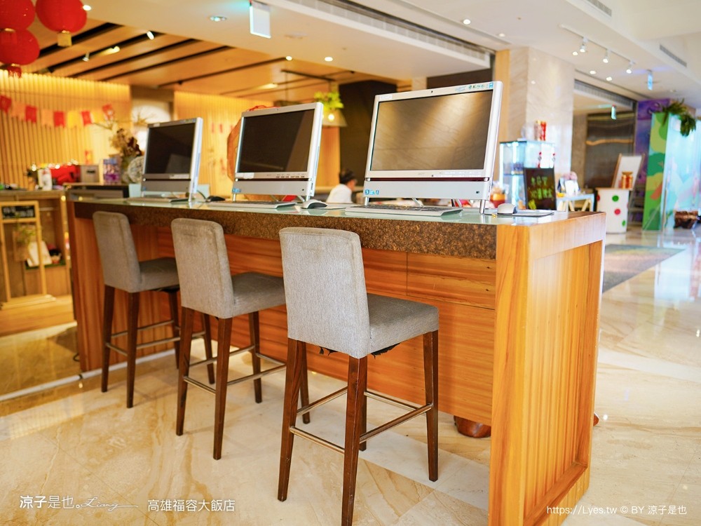 福容大飯店高雄 高雄親子住宿 鹽埕區飯店 捷運站住宿 早餐 房型 四人房 動物園主題房 泳池飯店 健身房