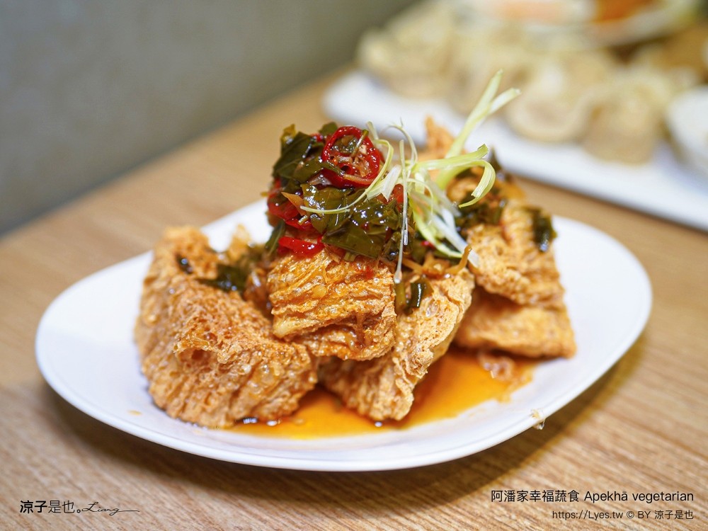 阿潘家幸福蔬食 菜單 台中一中商圈 台中蔬食料理 台中素食 小菜自助吧 小米粥 飲料吃到飽 中友百貨餐廳 推薦 apekhā vegetarian