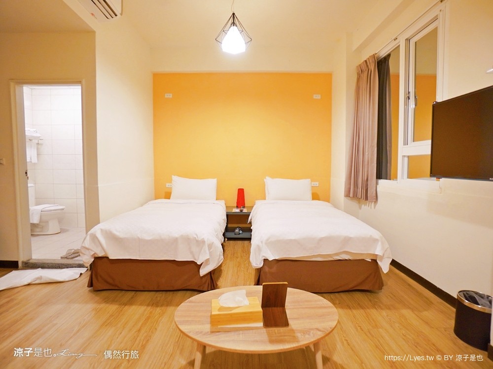 偶然行旅 嘉義飯店 文化路夜市旁 嘉義平價住宿 四人房 車場 文化鹿行旅 房價評價