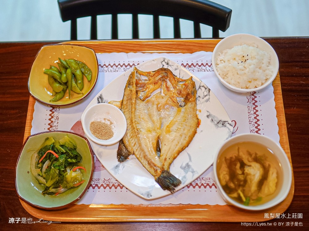 鳳梨屋水上莊園 宜蘭景點 一日遊 鳳梨屋門票 戲水池 動物園 水豚君 網美景點 水簾鞦韆 鳳梨泳池 餵羊 宜蘭豪華懶人露營 Villa 網美景點