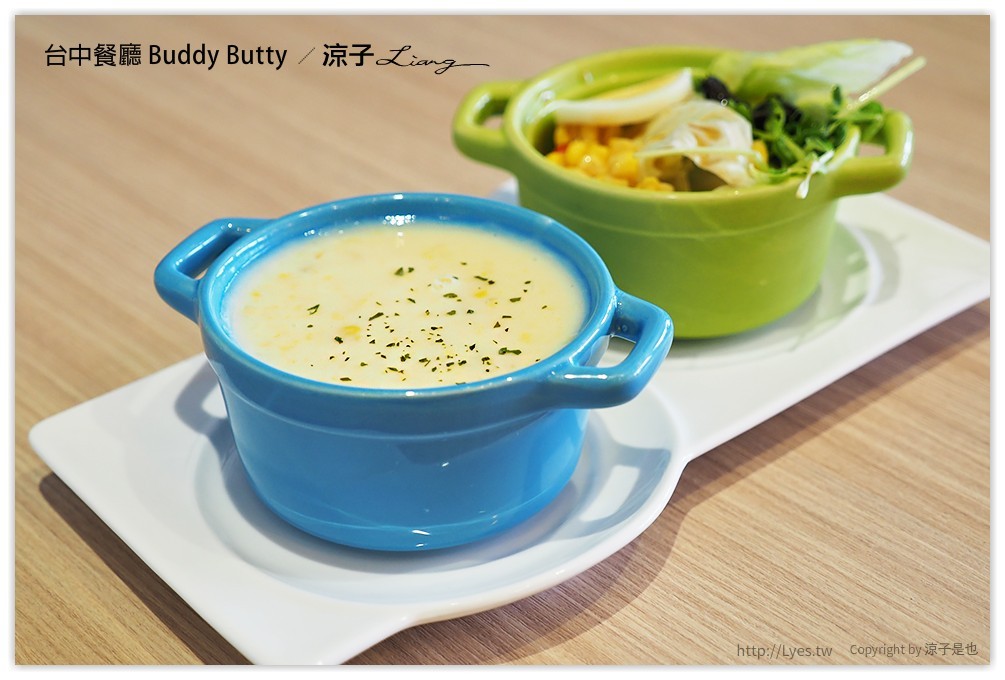 台中-Buddy Butty 英式早午餐 一邊吃美食還可以欣賞倒立天花板的床舖耶XD