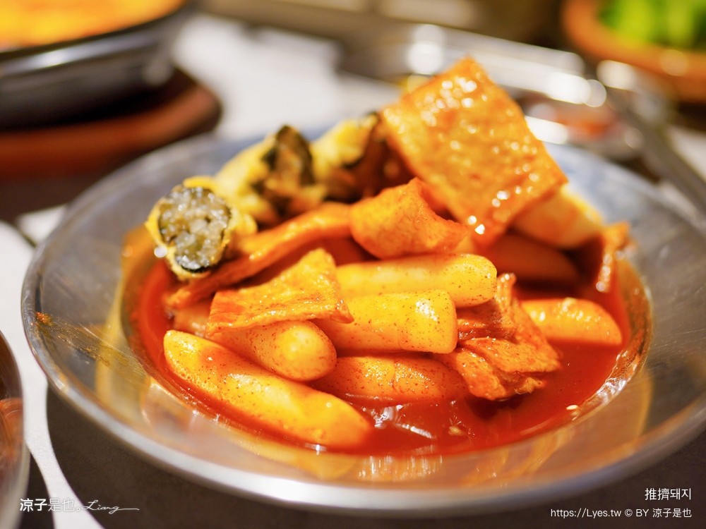 推擠 美食小吃 韓國烤肉 韓式小菜吃到飽 霜淇淋 無限供應