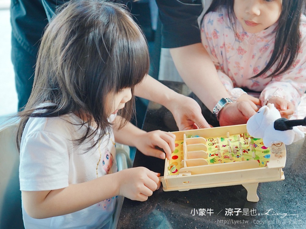 小蒙牛頂級麻辣養生鍋 台中 台灣大道餐廳 麻辣火鍋吃到飽 哈根達司 和牛 美食 菜單 優惠 兒童節活動