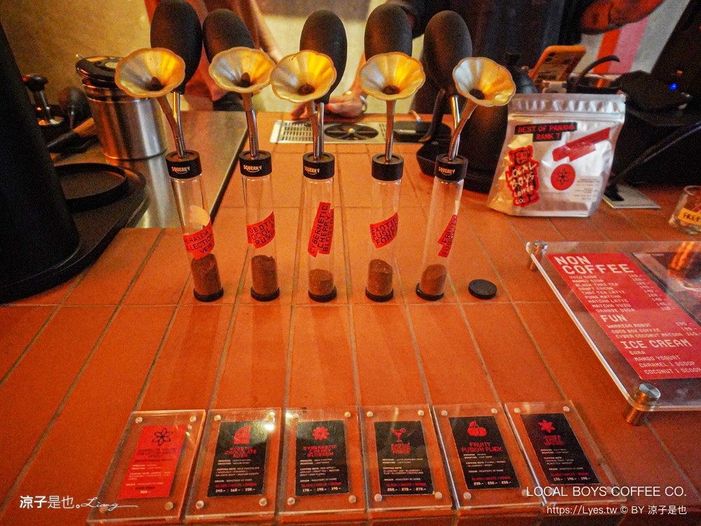local boys coffee 曼谷咖啡 song wat 曼谷景點 泰國咖啡館推薦 易開罐咖啡 打卡景點 中國城景點 嵩越路