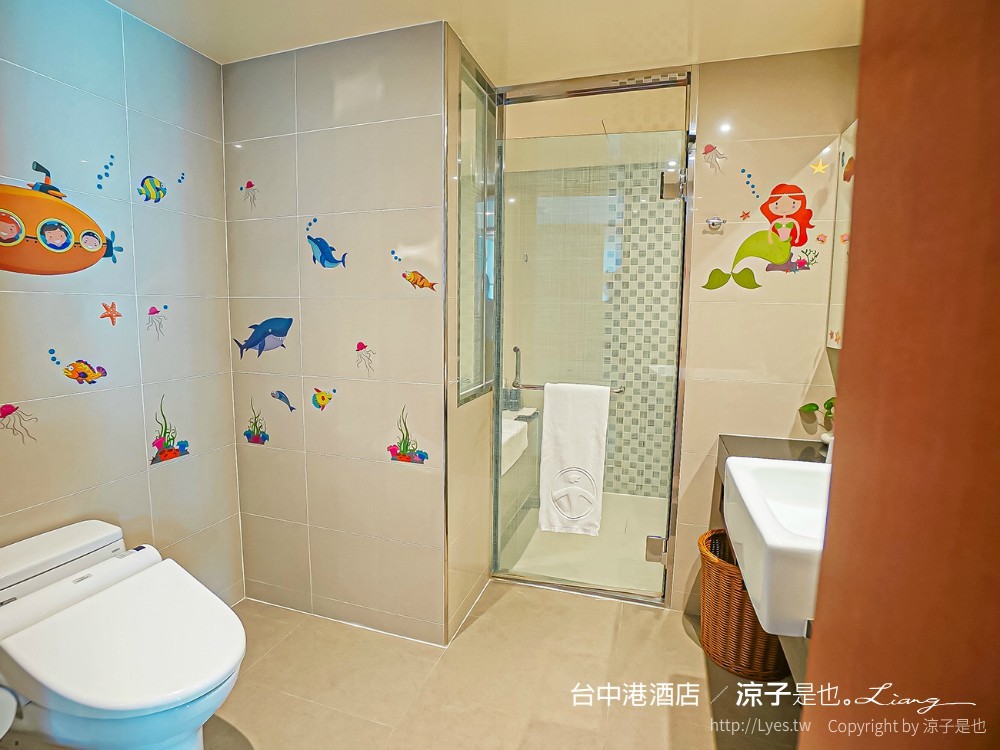 台中港酒店 台中親子飯店 梧棲住宿 海洋親子房、兒童遊戲室 汽車跑道 早餐自助吧吃到飽