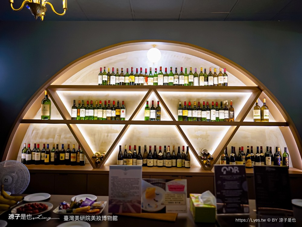 台灣美研院 美妝博物館 門票 台南景點 安平景點 化妝品 觀光工廠 網美拍照 評論 預約 婚紗 雷雕粉餅