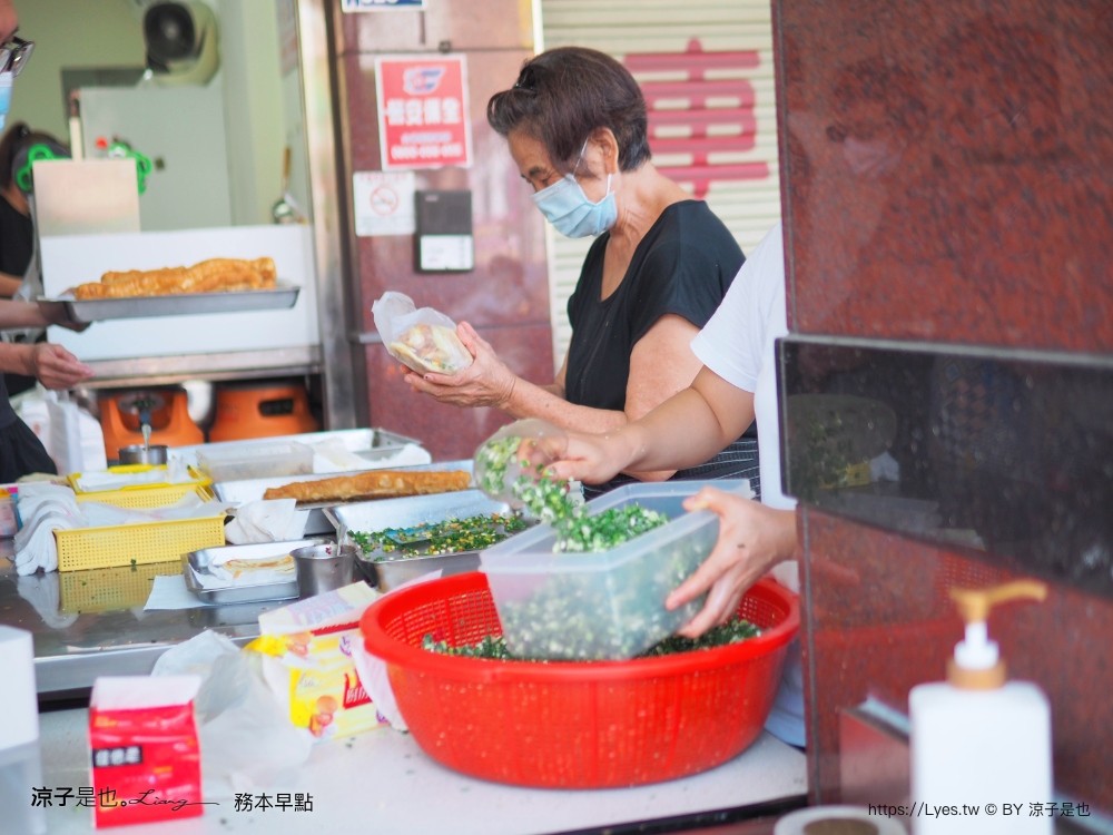 務本早點 燒餅油條 台中北屯早餐美食 原精武路燒餅油條豆漿店搬家 菜單 鹹豆漿 必吃