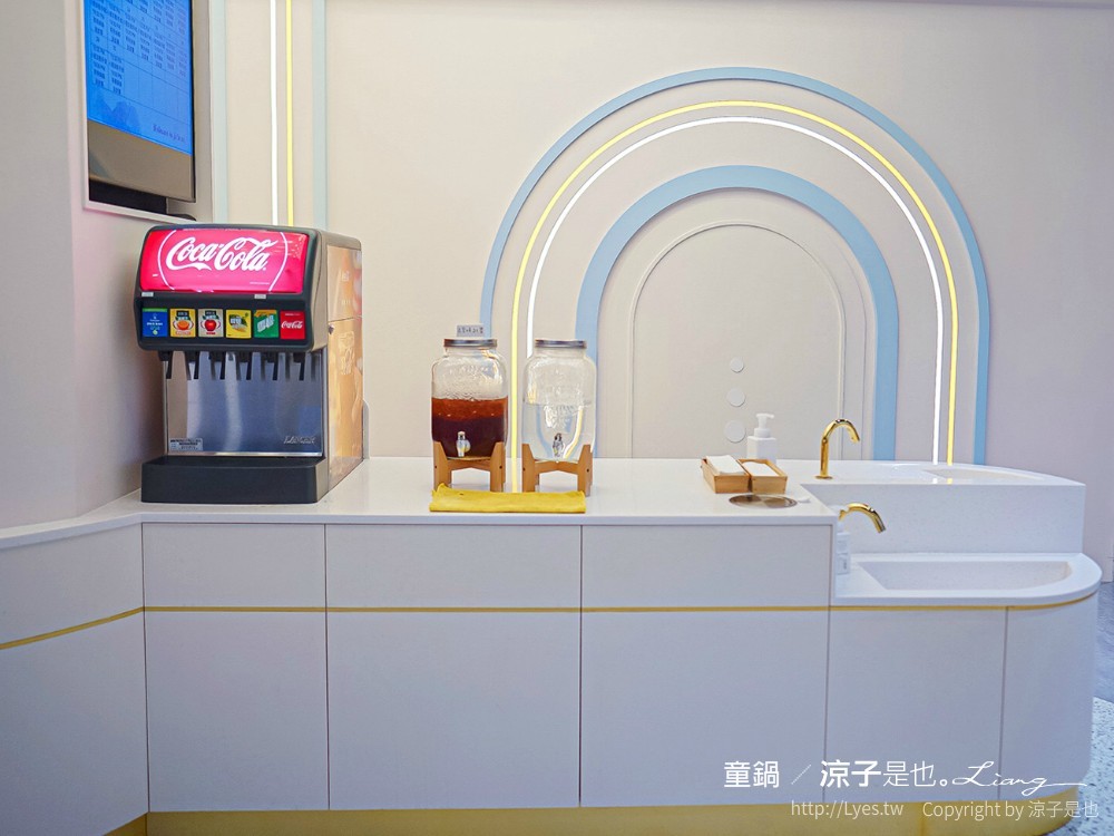 童鍋 親子火鍋 台中 親子餐廳 秀泰文心店 遊戲室 網美 打卡 IG 北歐風