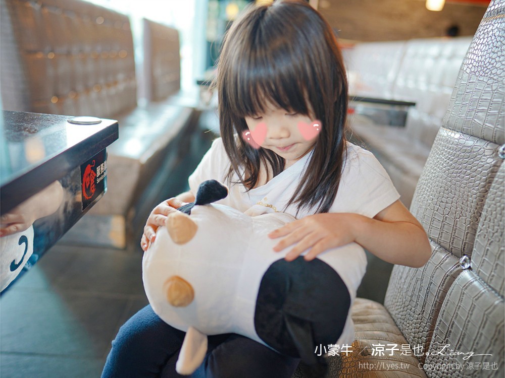 小蒙牛頂級麻辣養生鍋 台中 台灣大道餐廳 麻辣火鍋吃到飽 哈根達司 和牛 美食 菜單 優惠 兒童節活動