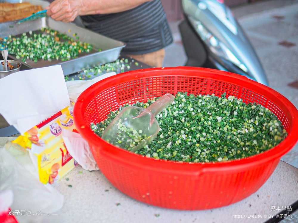 務本早點 燒餅油條 台中北屯早餐美食 原精武路燒餅油條豆漿店搬家 菜單 鹹豆漿 必吃