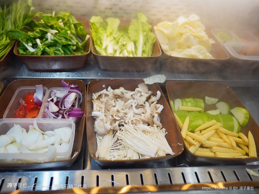 嗑肉石鍋 北屯軍福店 全新二代店 台中火鍋吃到飽推薦 蔬菜 火鍋料 飲料 冰品自助吧 buffet