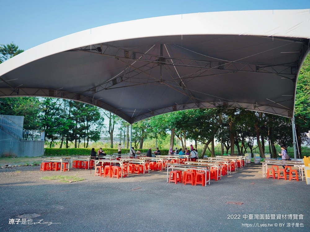 2022中臺灣 氣墊遊戲區 溜滑梯戲水池 農產品展售 美食小吃