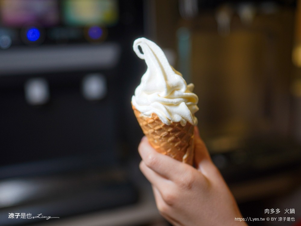 肉多多 火鍋 菜單 台中秀泰店 自助吧吃到飽 石頭湯 麻辣火鍋 生日壽星肉蛋糕 親子餐廳 剝蝦服務 高cp值火鍋 會員 打卡禮