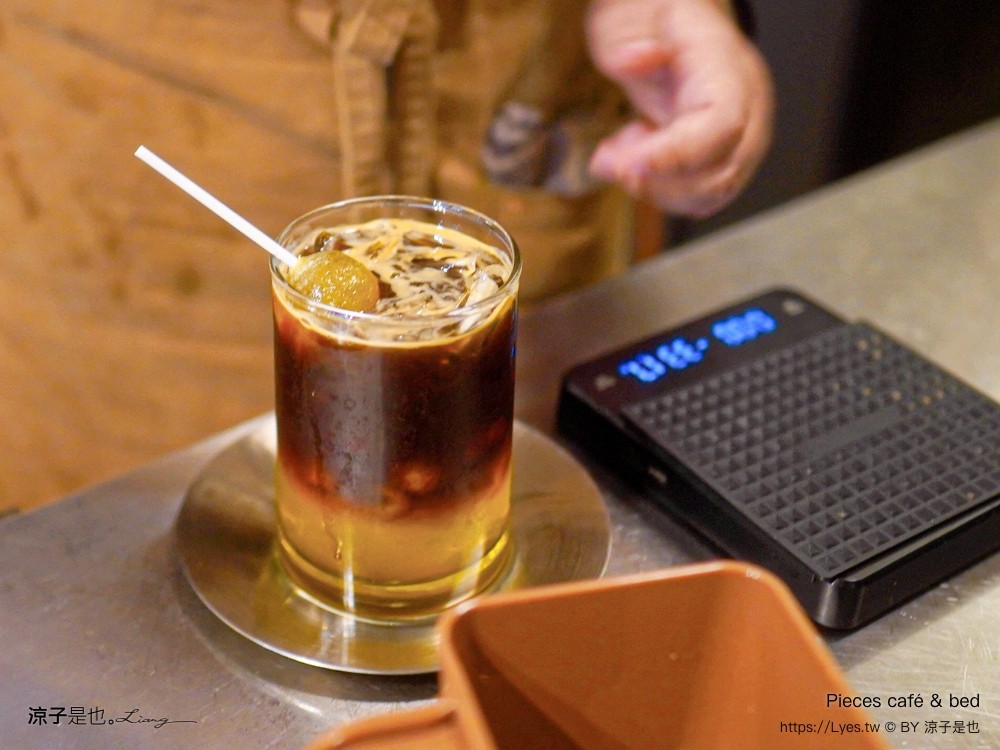 pieces cafe bed 泰國 曼谷 中國城 咖啡館推薦 泰國創意甜點 胸部麵 網美咖啡廳 曼谷住宿 bangkok café chinatown