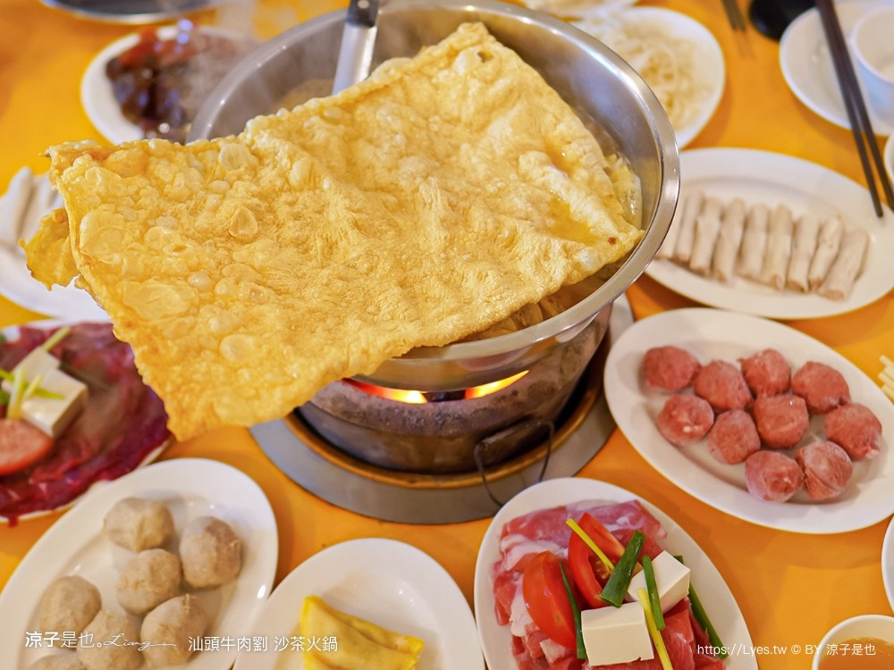 汕頭牛肉劉沙茶火鍋店 菜單 炭燒臉盆火鍋 台中西屯店 扁魚沙茶湯底 大白菜