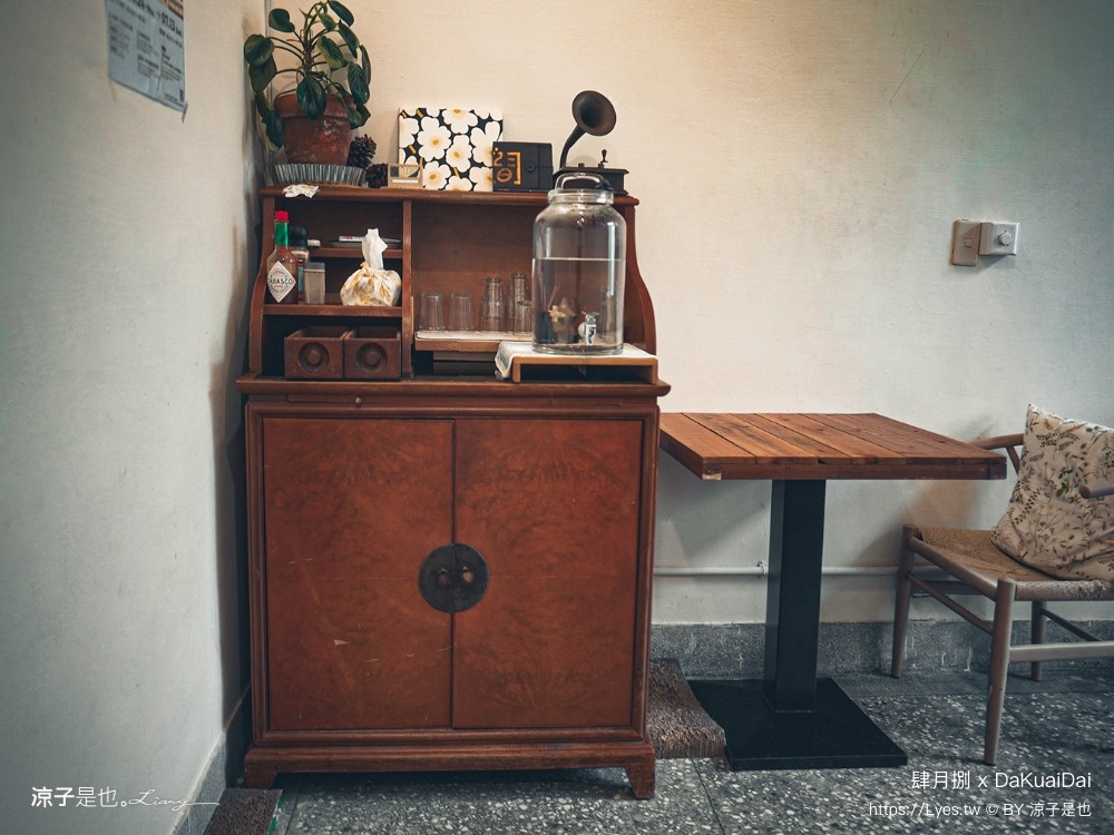 肆月捌xdakuaidai 菜單 台中大里美食 貓咪咖啡 台中特色咖啡廳 甜點 義大利麵 隱藏版餐廳