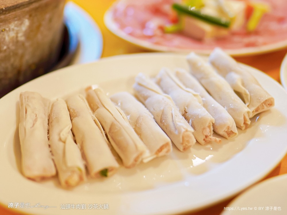 汕頭牛肉劉沙茶火鍋店 菜單 炭燒臉盆火鍋 台中西屯店 扁魚沙茶湯底 大白菜