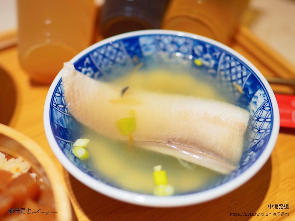 中港路邊 菜單 中友百貨 美食街 一中街 豬腳飯 控肉飯 虱目魚肚飯 小吃便當 村口微光新品牌