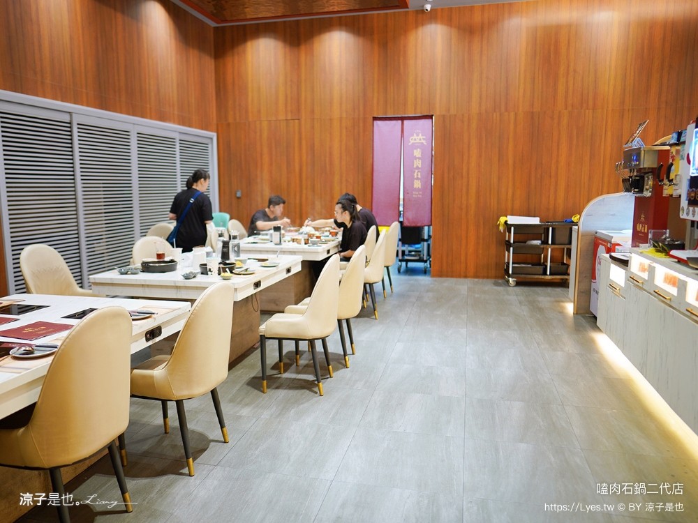 嗑肉石鍋 北屯軍福店 全新二代店 台中火鍋吃到飽推薦 蔬菜 火鍋料 飲料 冰品自助吧 buffet