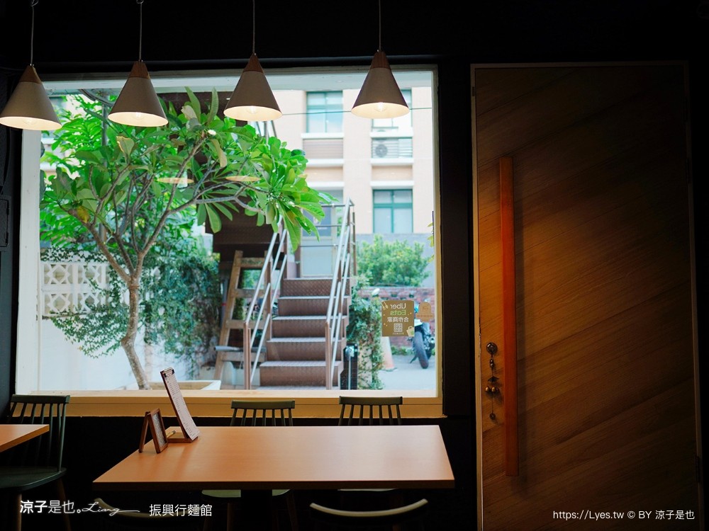 振興行麵館 菜單 中友百貨美食 台中科大小吃 一中街商圈 中國醫美食 文青小店