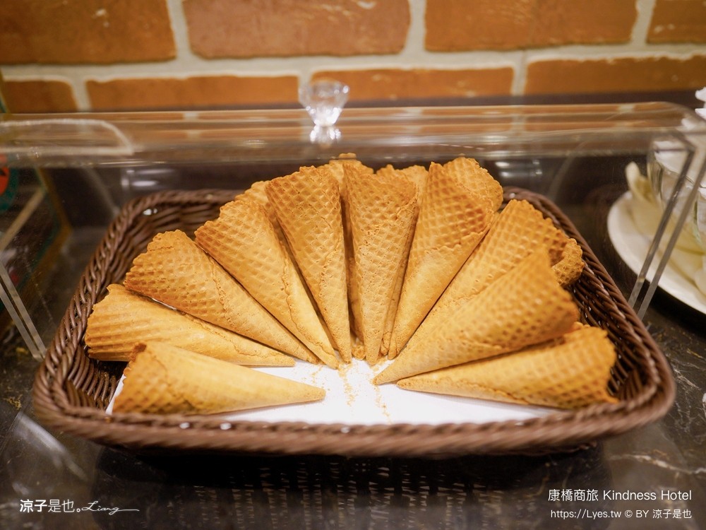 康橋商旅 康橋商旅覺民館 早餐 宵夜 吃到飽 房型 高雄康橋商旅 高雄住宿推薦 高雄平價飯店 親子飯店 kindness hotel