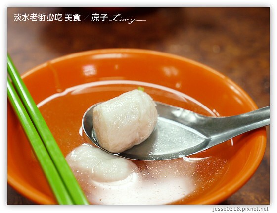 淡水老街美食-台北淡水老街必吃美食-正宗阿給老店、半坪屋手工糯米腸、阿香鳥蛋魩仔魚、波羅旺冰火菠蘿