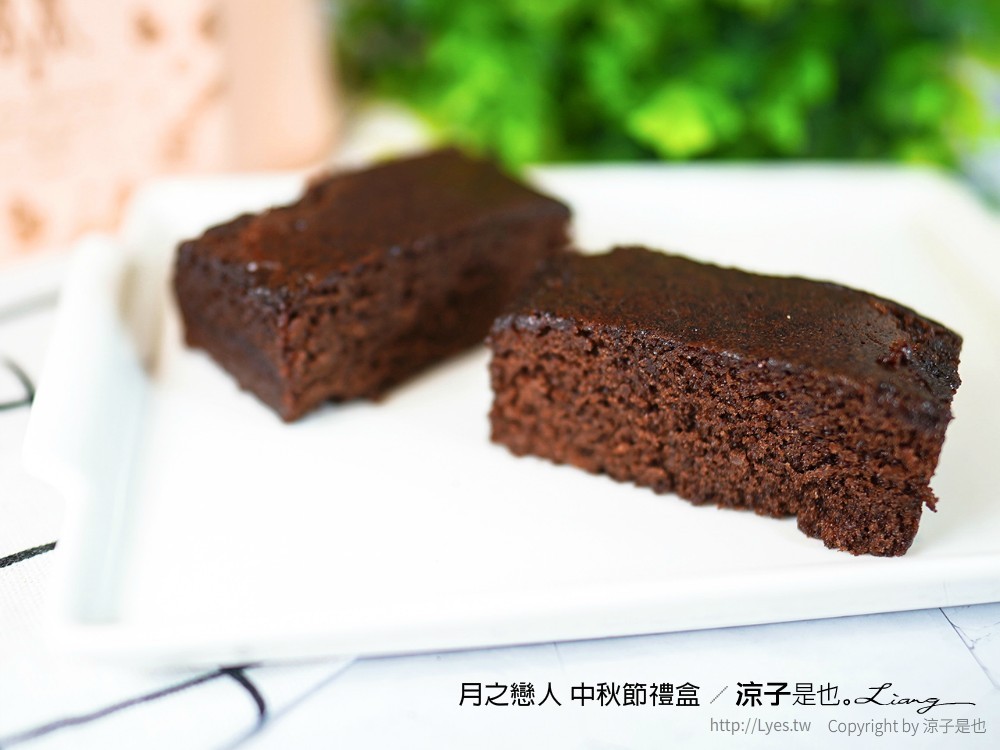 中秋節禮盒-月之戀人 台中 2021 中秋禮盒推薦！濃郁蛋黃酥、迷人白松露奶皇酥、夢幻巧克力蛋糕 一次擁有