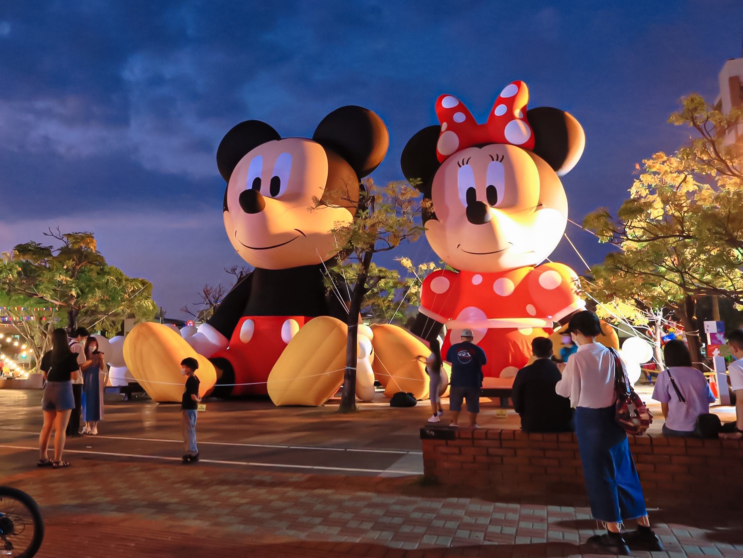 超巨大米奇米妮 台南安平景點 10公尺身高 米奇與好朋友CHILL遊台南 國慶連假迪士尼親子旅遊景點