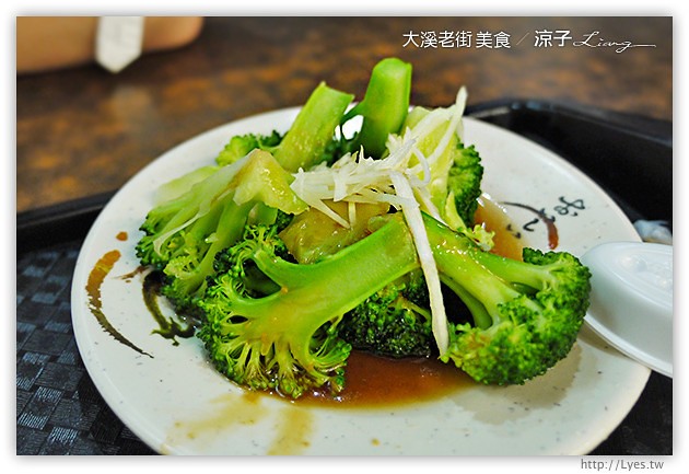 大溪老街-桃園大溪老街必吃美食-金字塔三角湯圓、里長嬤的碗粿、百年油飯、陳媽媽月光餅、和風手工豆腐酪