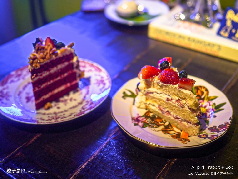 a pink rabbit bob 曼谷甜點 泰國 紅絲絨蛋糕 曼谷咖啡館 ega lab 嵩越路景點 曼谷下午茶推薦
