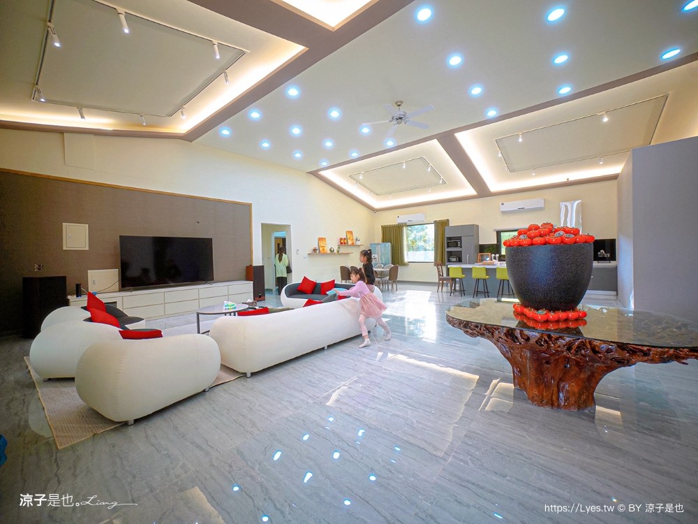 墾丁包棟民宿 屏東住宿 滿州住宿 touch villa 泳池 房型 庭院 卡拉ok 烤肉