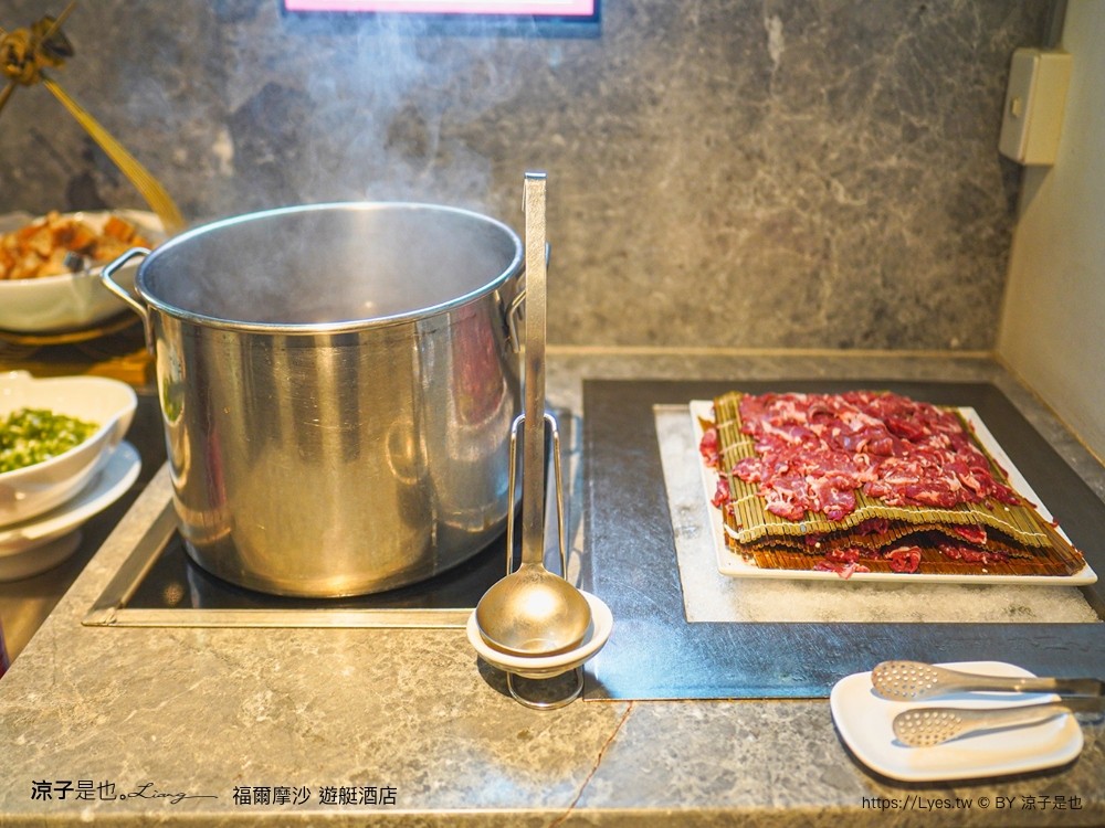 福爾摩沙遊艇酒店 台南安平住宿 台南飯店 遊艇酒店 無邊際泳池 笑笑羊 早餐 台南親子飯店